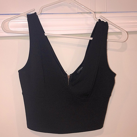 TAGS ON* Dynamite crop top - Picture 1 of 3